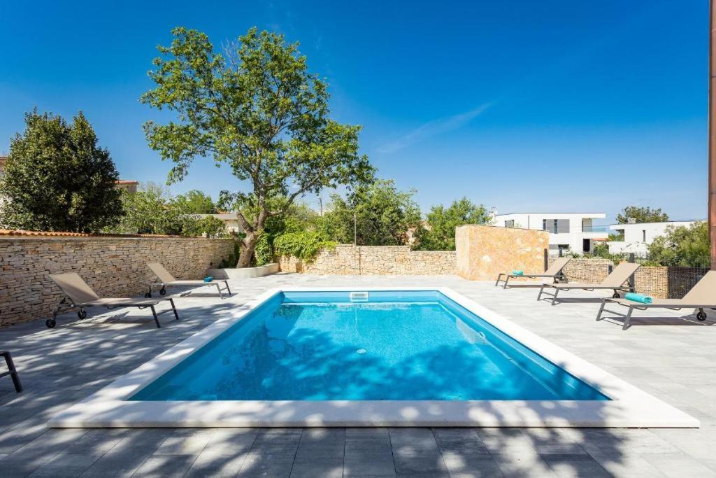Cesare Apartment, With Swimming Pool And Sea View Лижнян Екстер'єр фото