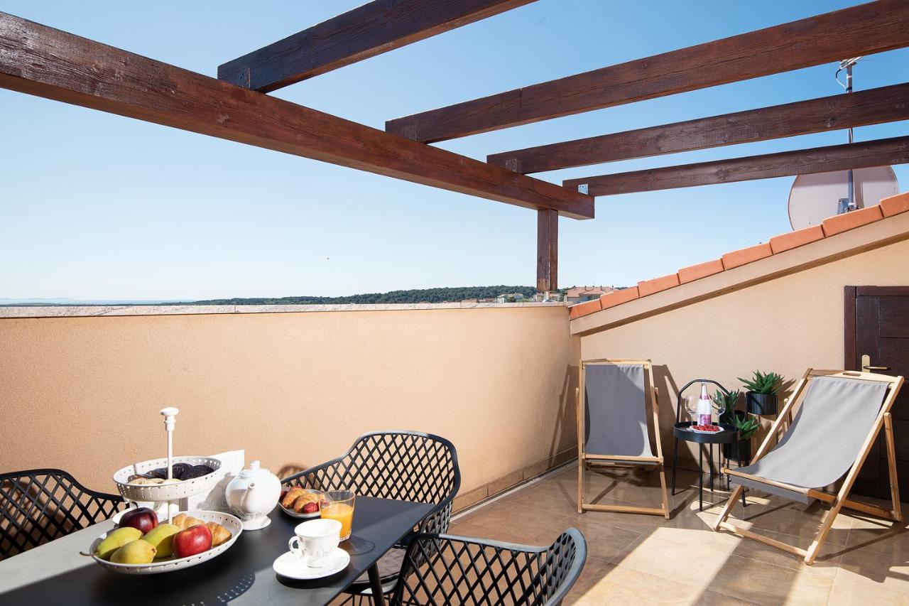 Cesare Apartment, With Swimming Pool And Sea View Лижнян Екстер'єр фото