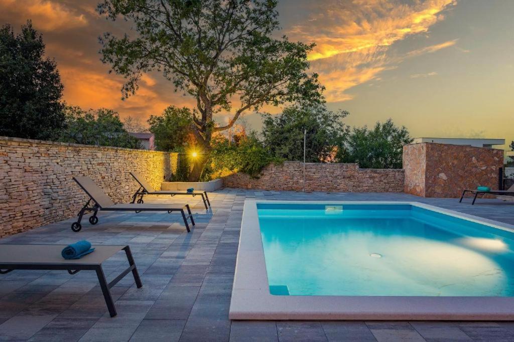 Cesare Apartment, With Swimming Pool And Sea View Лижнян Екстер'єр фото