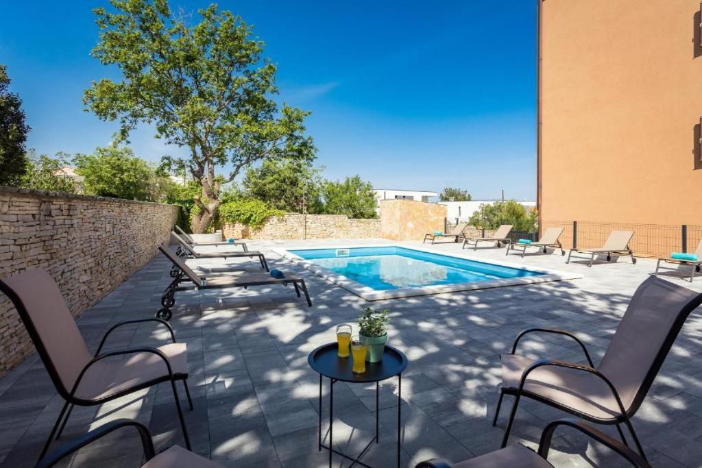 Cesare Apartment, With Swimming Pool And Sea View Лижнян Екстер'єр фото