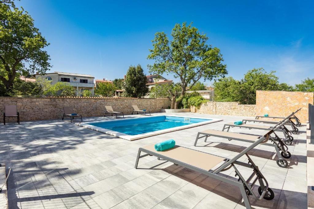 Cesare Apartment, With Swimming Pool And Sea View Лижнян Екстер'єр фото