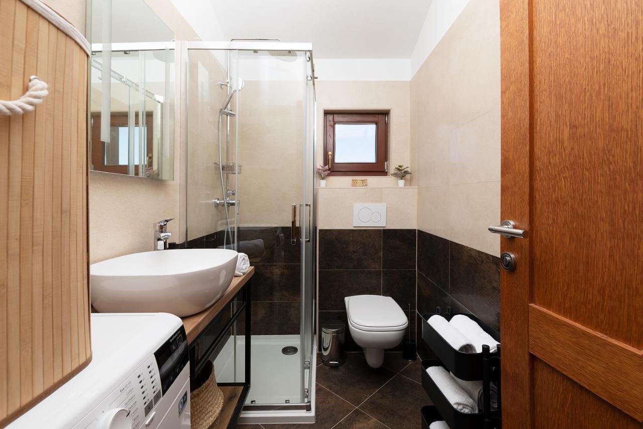 Cesare Apartment, With Swimming Pool And Sea View Лижнян Екстер'єр фото